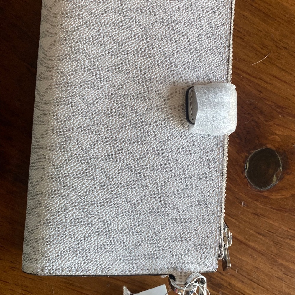 Wristlet